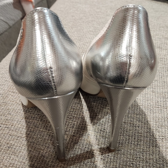 Rock & Republic faux snake skin silver white high heels size 8 - Picture 3 of 8